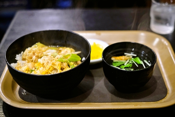湯気写りの良い親子丼