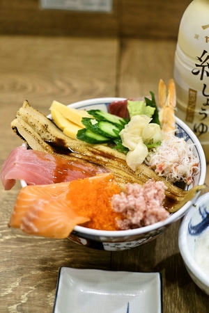 海鮮溢れ丼