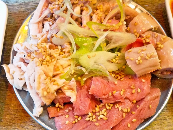 ホルモン刺し盛り合わせ