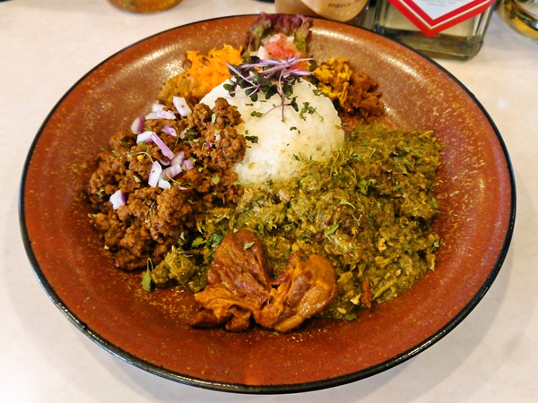 ガルミー＠京都・福知山の今週のカレーとドライキーマのあいがけ