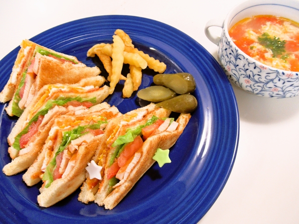 アメリカンクラブハウスサンド＆トマトと卵のガーリックスープ