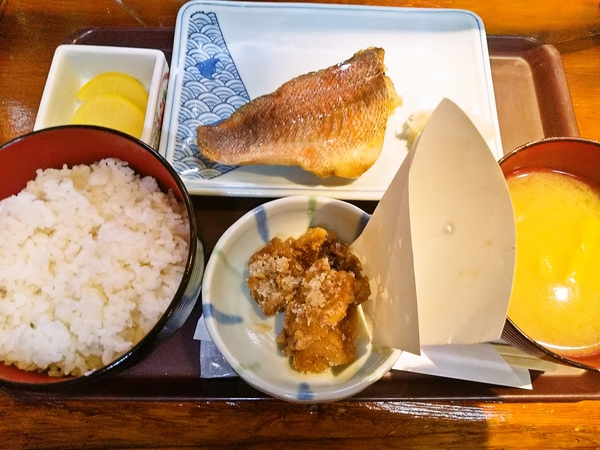 赤魚の粕漬とマグロ竜田揚げランチ