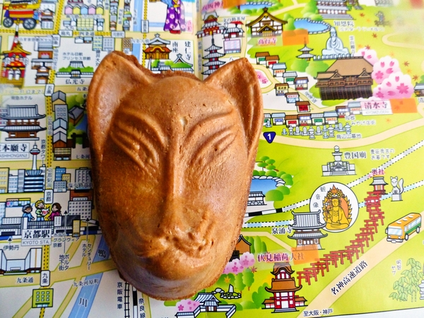 京都伏見稲荷のきつねせんべい