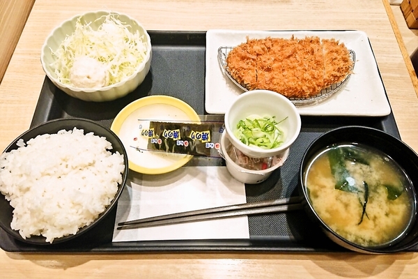 得朝ロースかつ定食