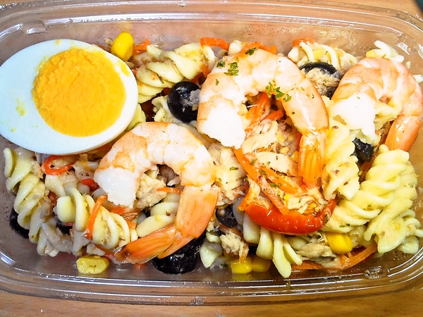 海老とツナのニース風フィジリサラダ