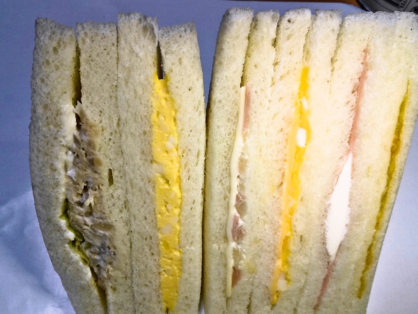 4種のチーズサンド(右)