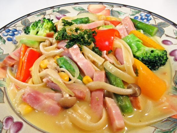 カラフル野菜のコーンクリームスープパスタ