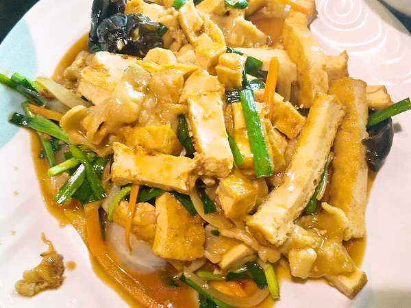 ニラと揚げ豆腐炒め