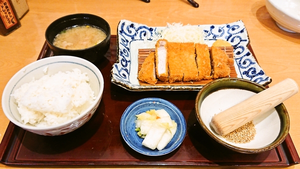 かつ源のロースかつ定食