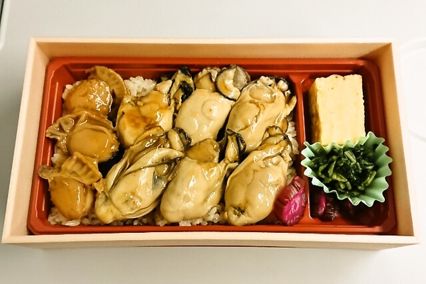 駅弁(牡蠣のっけ飯)