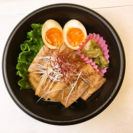 ホエー豚を使った豚角煮丼