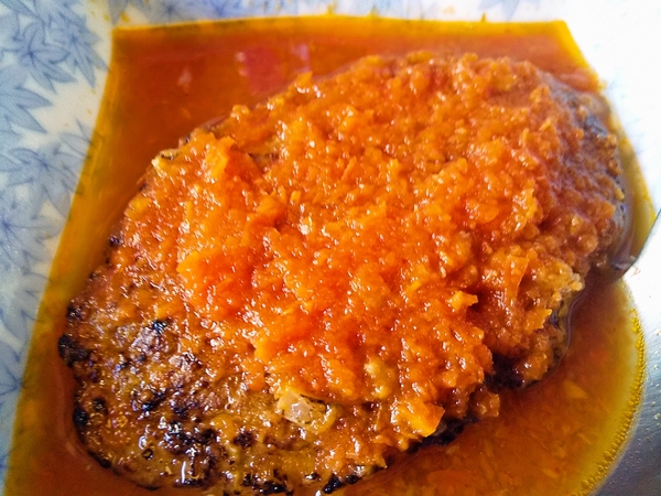 ニンジンソース煮込みハンバーグ