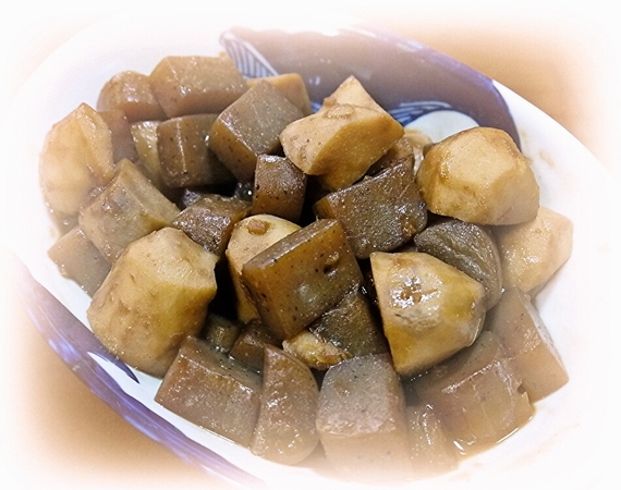 里芋とこんにゃく、生姜味噌で煮込みました。