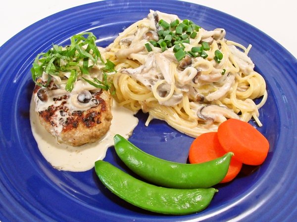 豆腐ハンバーグの和風クリームソースパスタ