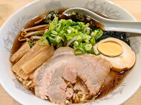縁がわ、牛骨ラーメン醤油味