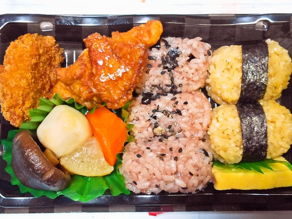 おこわおにぎり弁当
