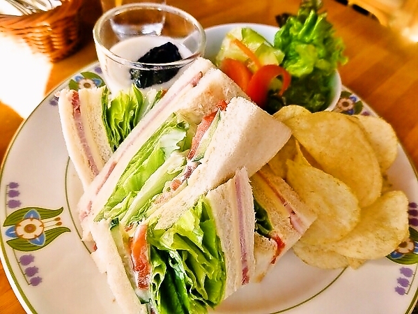 ランチのサンドイッチ