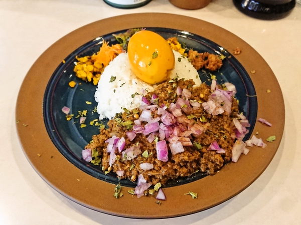 ガルミー＠京都・福知山のドライキーマ（スパイス煮卵乗せ）