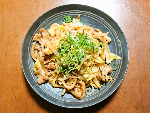 焼きうどんをソース味で作ってみた♪
