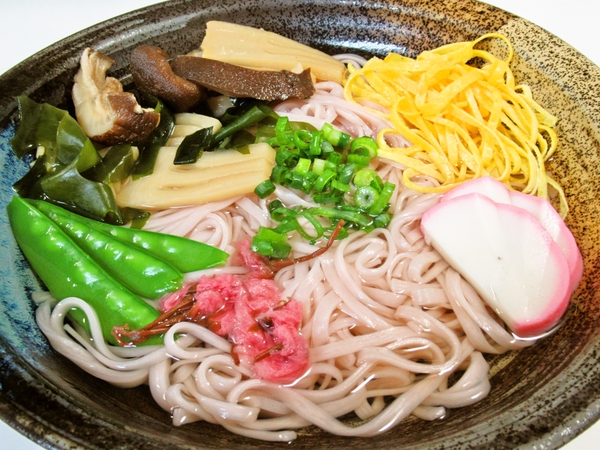 若竹煮と桜のうどん