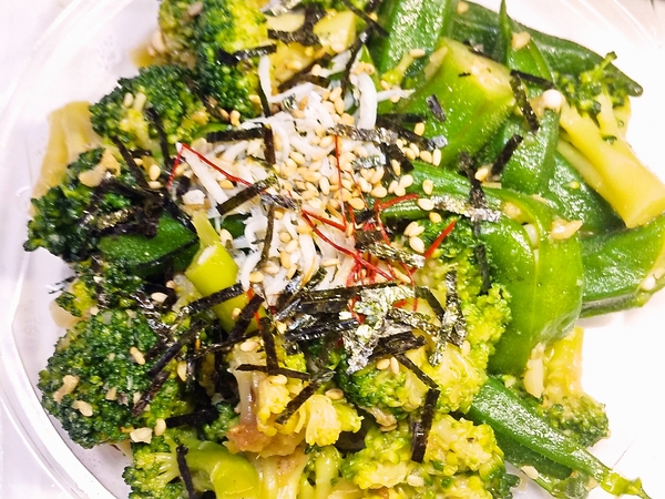 ブロッコリーとオクラとしらすのナムル