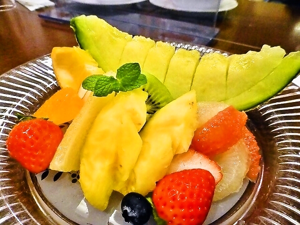 ホテルのフルーツ盛り合わせ