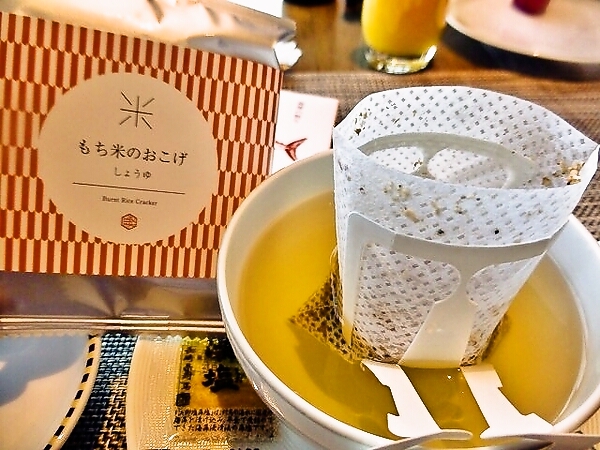 のむ天然おだしに　餅米おこげを入れて♪