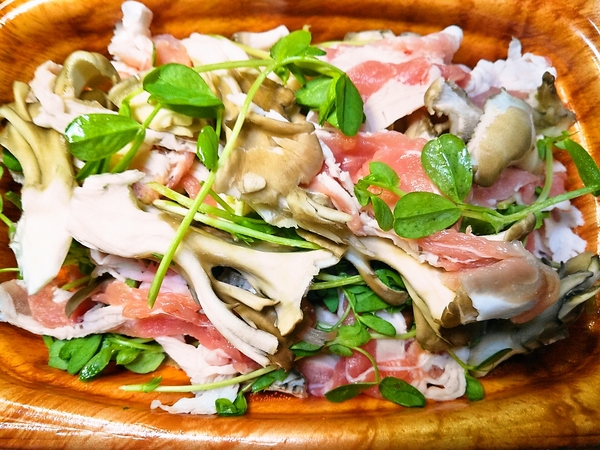 豚肉・舞茸・豆苗のレンジ蒸し