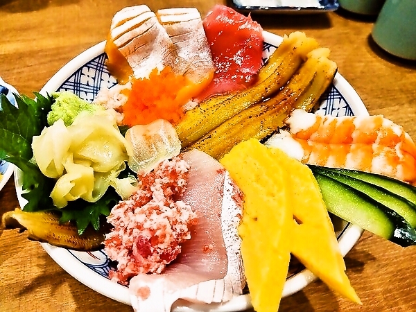 １０８７円の海鮮丼♪