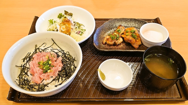 ガストの小丼と小さなおかずランチ