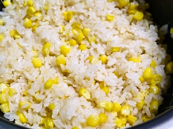 バターコーンご飯　ひげ根も入れて♪