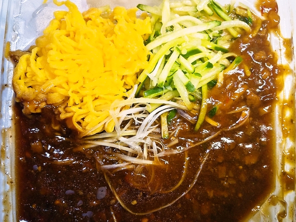 冷ジャージャー麵