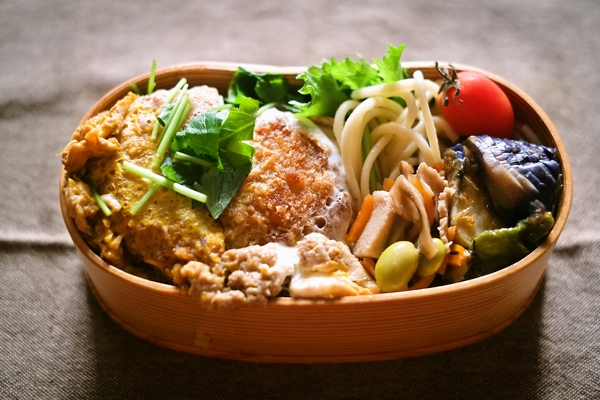 コロッケ卵とじ弁王