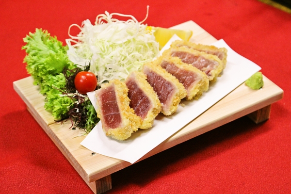 まぐろステーキのレアカツ 土善旅館