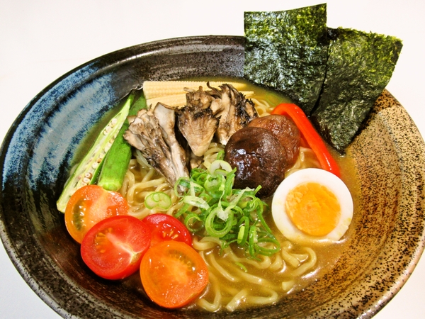 炙りきのこの冷やしカレーラーメン