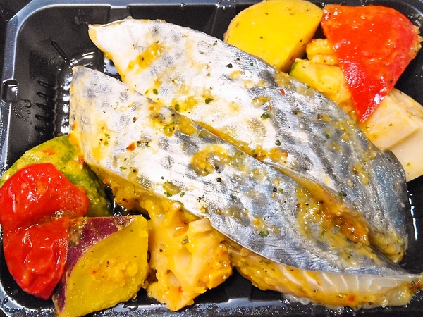 鰆と彩り野菜ののガーリックオイル焼き