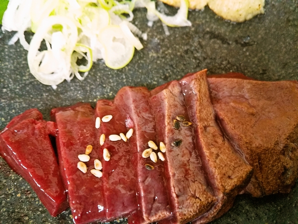 生レバー炙り刺し