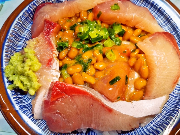 ブリ納豆丼