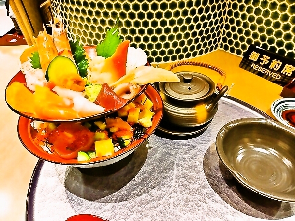 ランチ♪特選二段ちらし鱧の土瓶蒸し付き