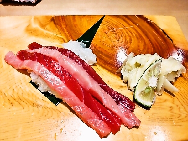 まぐろのミルフィーユ寿司　中トロと赤身のハーモニー♪