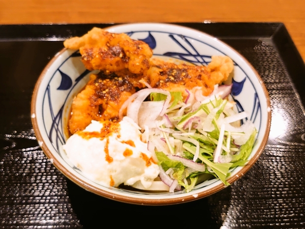 丸亀製麺の辛タル鶏天ぶっかけ（並）