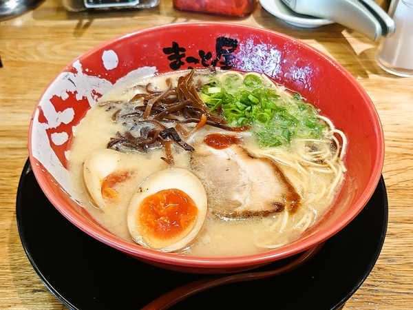 まこと屋の半熟煮玉子 牛じゃんラーメン