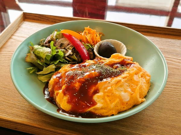 カフェバル ギャンビット＠京都・福知山のデミグラスソースのオムライス