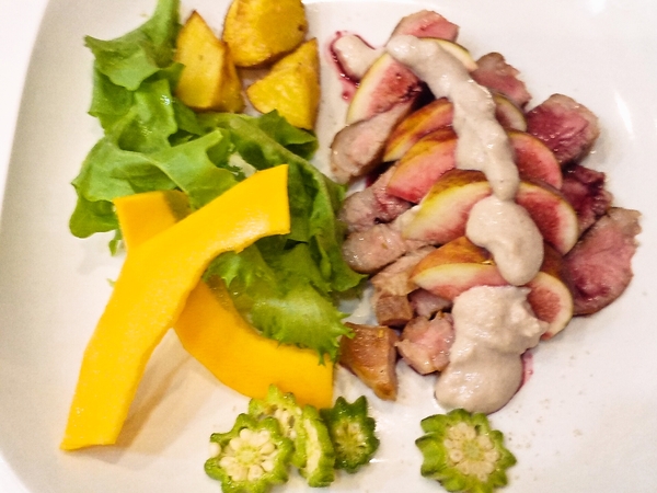 ポークと無花果生落花生ソース添え