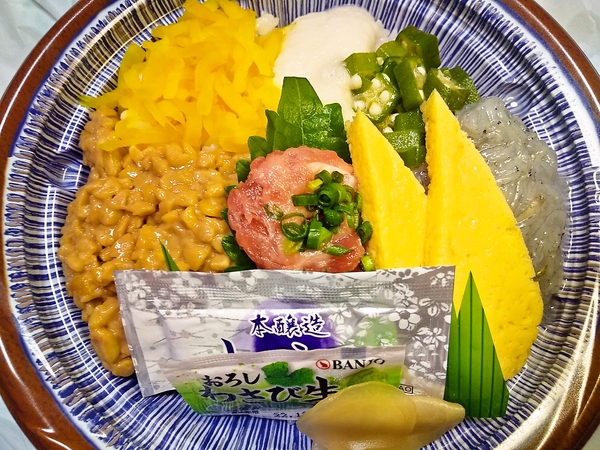 七種の具材のネバネバ丼