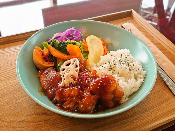 カフェバル・ギャンビット＠京都・福知山のヤンニョムチキンプレート