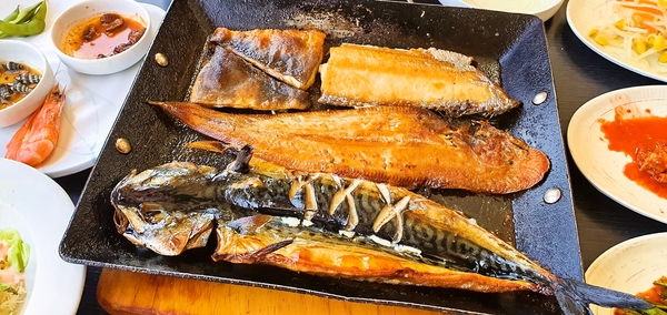 Korean-style grilled fish