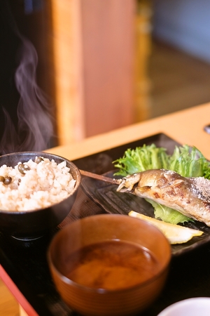 子持ち鮎とむかごの炊き込みご飯