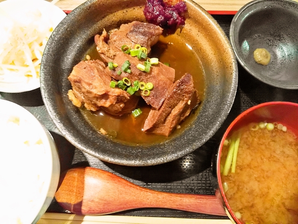 牛タン煮込み定食