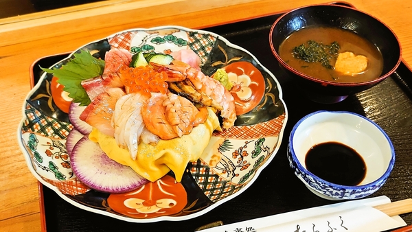 梁山泊たらふく＠京都・福知山の海鮮ちらし寿司ばくだん！